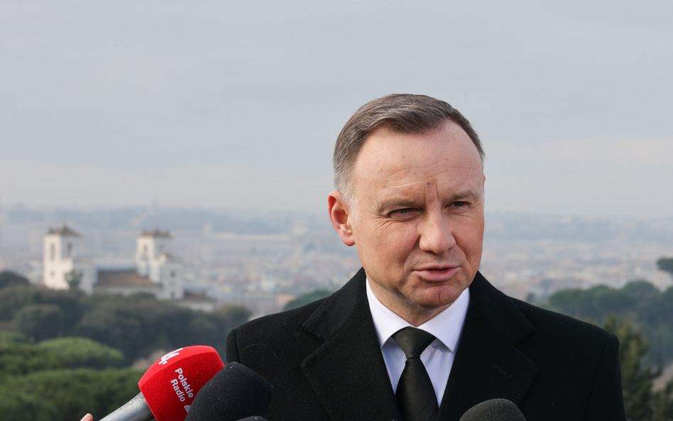 Prezydent Andrzej Duda podczas wypowiedzi dla mediów po zakończeniu uroczystości pogrzebowych emeryt