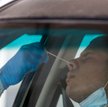 Wielogodzinne kolejki do covidowego drive thru