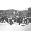 Ludność zgromadzona na pl. Marszałka Józefa Piłsudskiego na uroczystości „Święta Legionów” w Warszaw