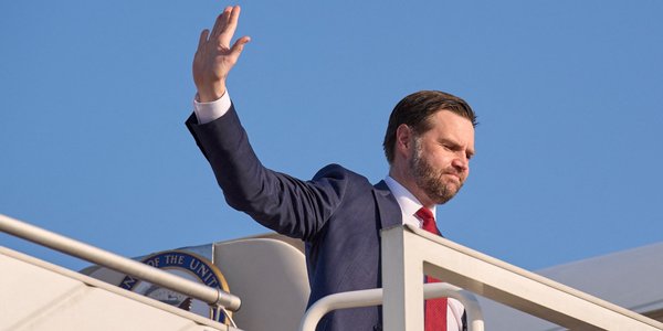 Виктор Орбан проиграл, Джей Ди Вэнс заплатит по счету. Правый интернационал разваливается на части