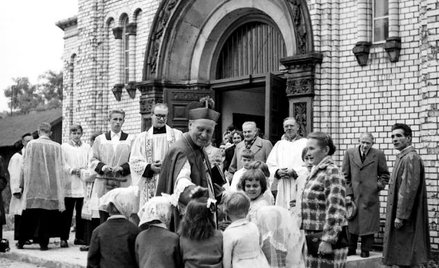Kościół trafiał do młodych zarówno w miastach, jak i na peryferiach, 1957 rok