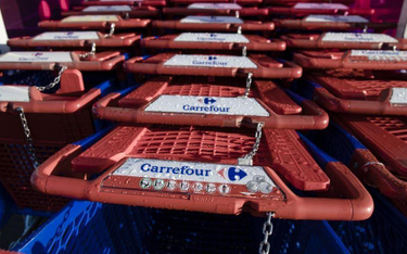 Carrefour na przekór trendom