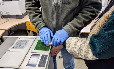 Rząd doprecyzowuje zasady, na jakich ma się odbywać zbieranie danych o cudzoziemcach. Na zdjęciu: po