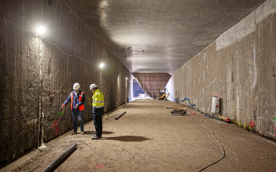 Kontrola przeprowadzonych prac w tunelu