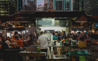 W Azji streetfood to wręcz kulinarna instytucja – w budkach serwujących proste jedzenie stołują się 
