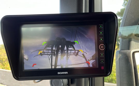 Kierowca ma podgląd na pracę pantografu.