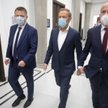 rzewodniczący Platformy Obywatelskiej Donald Tusk (C), przewodniczący KP KO Borys Budka (P) oraz wic