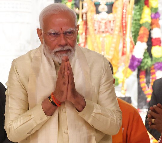 Nowa świątynia w Ajodhji pasuje do wizerunku premiera Narendry Modiego (na zdjęciu) jak żadna inna.