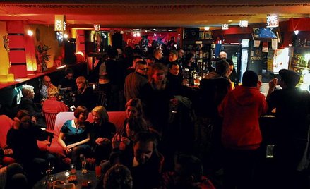 Choć praCoVnia to tylko mały osiedlowy klub, na koncerty potrafi tutaj przyjść i 150 osób