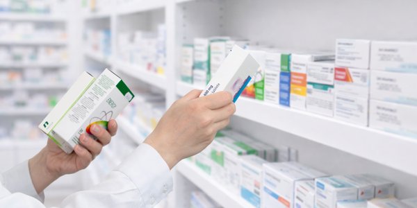 Supreme Administrative Court rules pharmacist convicted of nearly 1 million złoty fraud can reapply for pharmacy licence