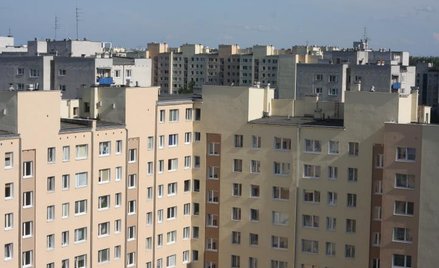 Mieszkania najlepiej szukać w blokowiskach w miarę nowych, zadbanych, dobrze administrowanych, o ure