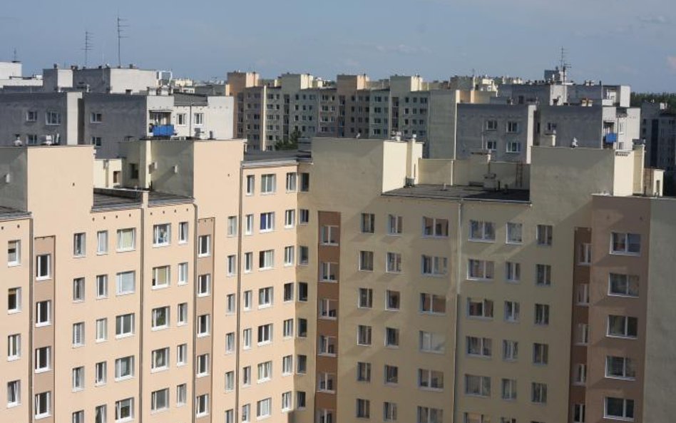 Mieszkania najlepiej szukać w blokowiskach w miarę nowych, zadbanych, dobrze administrowanych, o ure