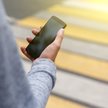 Sąd: w tej sytuacji pieszy mógł korzystać z telefonu na pasach