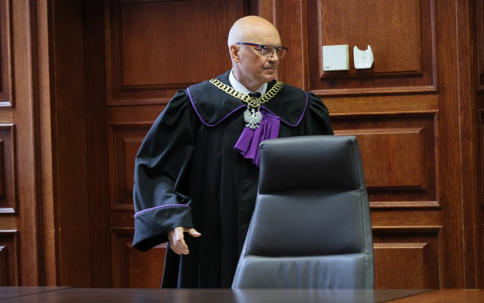 Sędzia Dariusz Łubowski na sali Sądu Okręgowego w Warszawie