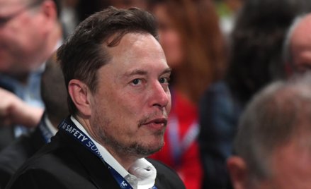Elon Musk skrytykował sędziego Alexandre'a de Moraesa, oskarżając go o kneblowanie wolności słowa w 