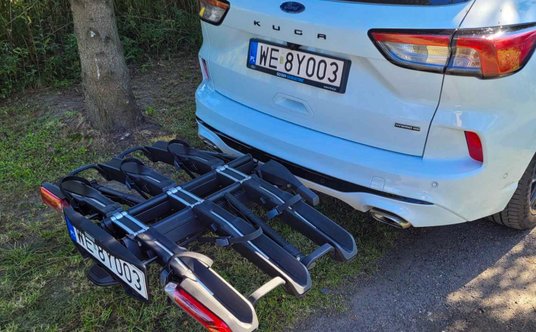 Ford Kuga z bagażnikiem na rowery