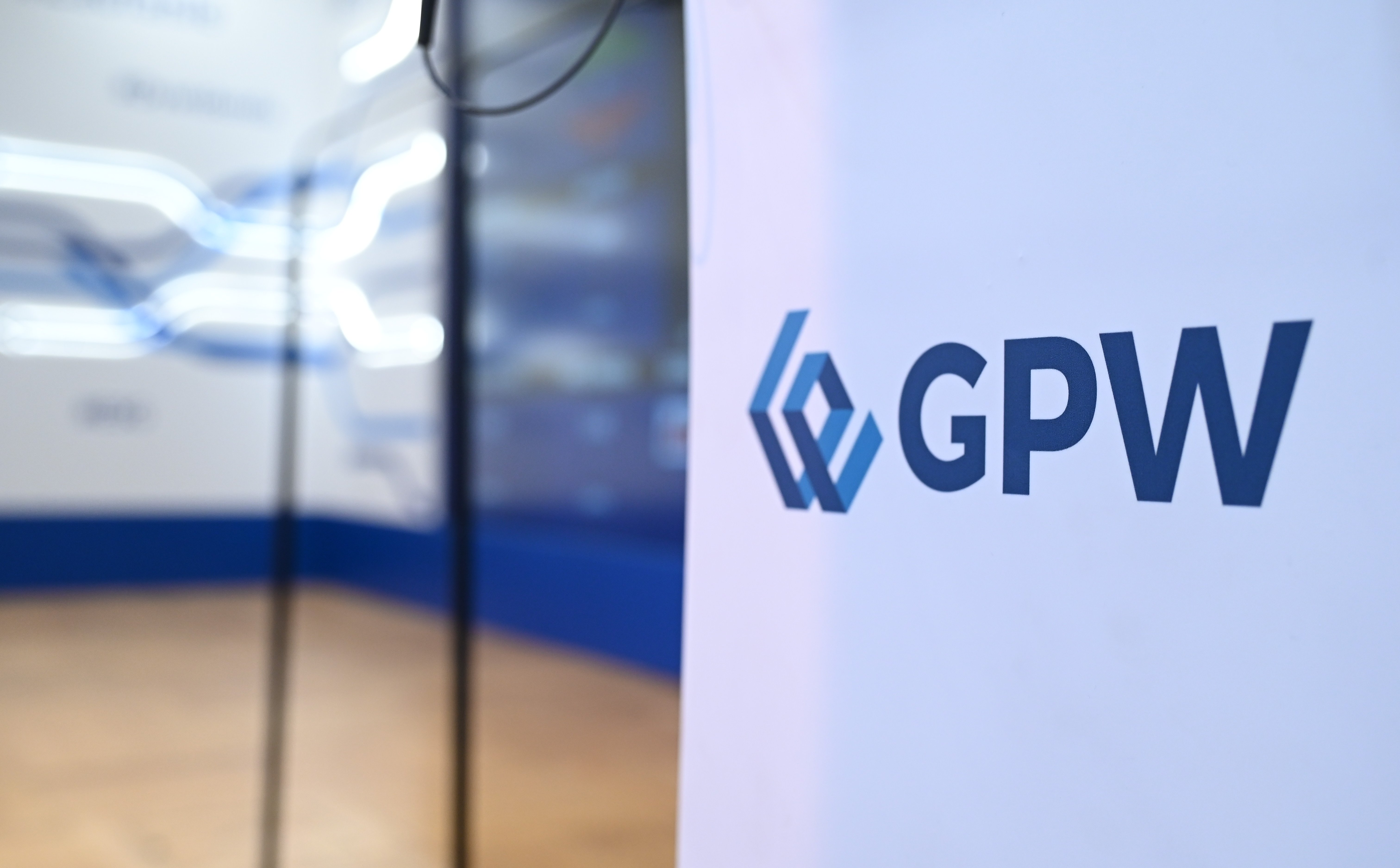 Warszawską giełdę ciągnie na południe