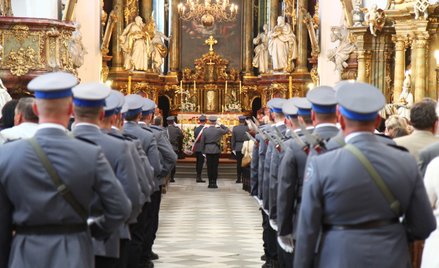 MF chce ograniczyć wydatki na odszkodowania dla rodzin zmarłych funkcjonariuszy
