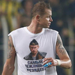 Dmitrij Tarasow nie waha się popierać Putina napisem na T-shircie. Na szczęście jak dotąd nie zdjął 