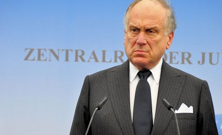 Ronald S. Lauder, przewodniczący Światowego Kongresu Żydów, przemawiający na wiecu przeciwko antysem