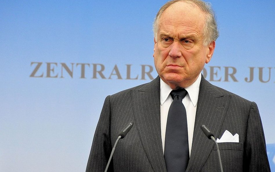 Ronald S. Lauder, przewodniczący Światowego Kongresu Żydów, przemawiający na wiecu przeciwko antysem