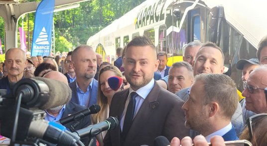 W inauguracji linii do Karpacza licznie uczestniczyli mieszkańcy, a także przedstawiciele kolei i sa