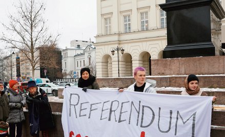 Przeciwnicy zakazu aborcji referendum nie chcą. Czyżby w obawie o wynik? Na zdjęciu protest w Warsza