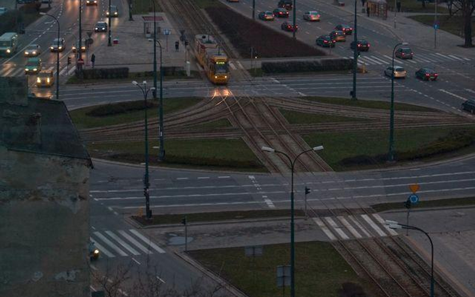 Miasta oszczędzają: wygaszają latarnie