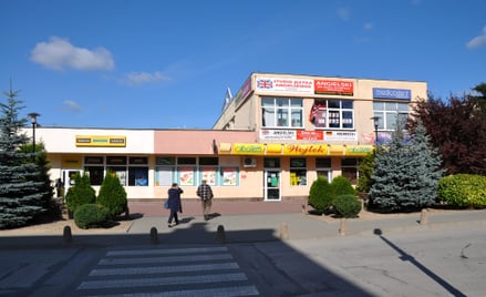 Mniejsze sklepy mają swoje tradycyjne miejsce w społeczności lokalnej, ale ich wpływ na rynek pracy 
