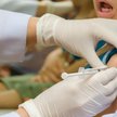 Przed szczepieniami dzieci powstrzymują Polaków dość rzadkie powikłania poszczepienne