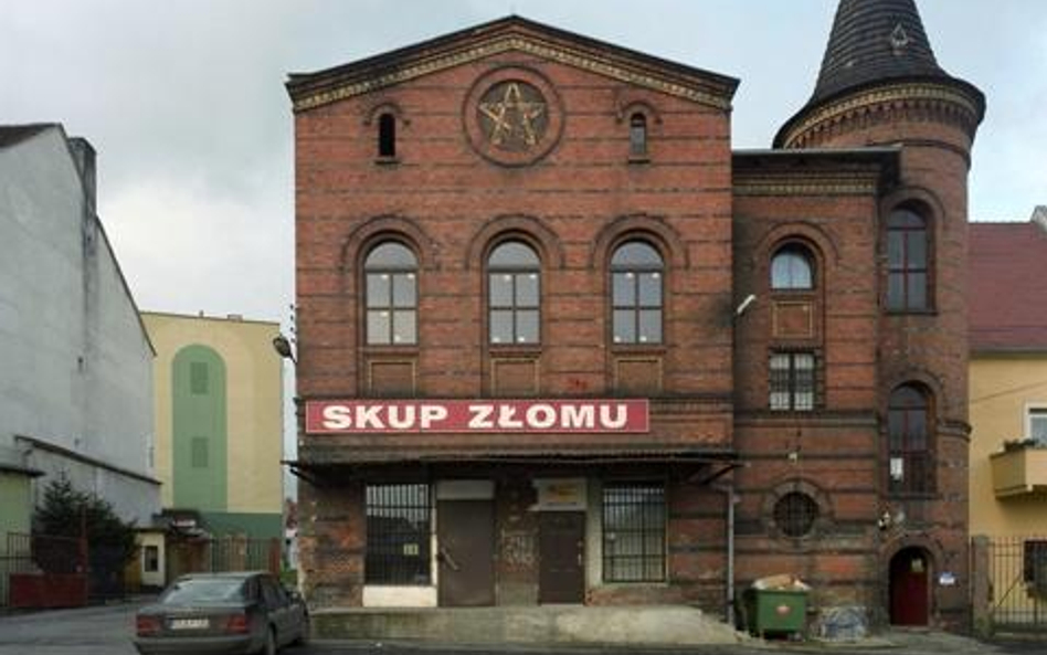 Lubań – skup złomu w synagodze z pierwszej połowy XIX w.