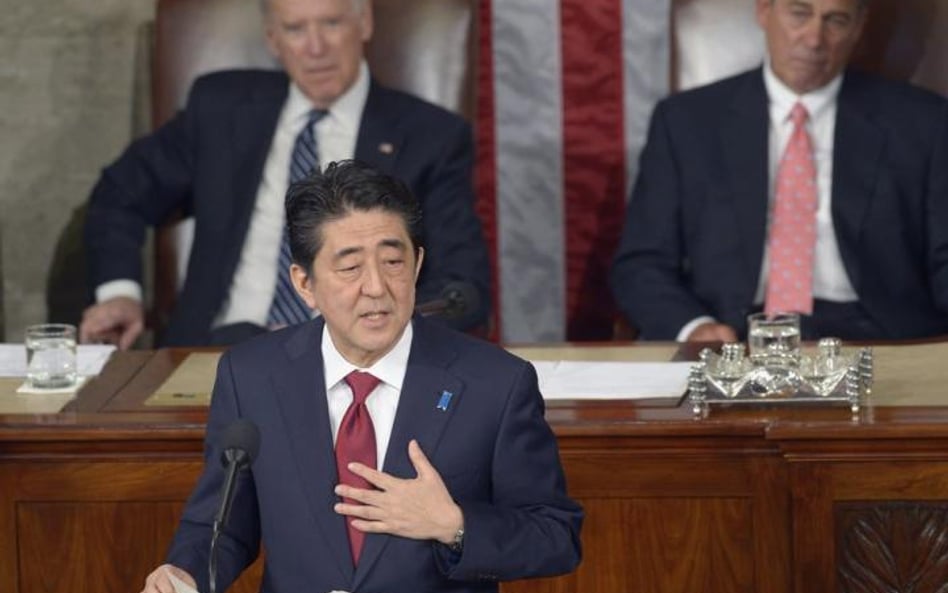 Premier Shinzo Abe w czasie środowego emocjonalnego przemówienia w Kongresie USA