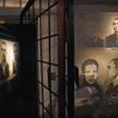 Zdjęcia więźniów wyświetlane na ścianach byłego komunistycznego więzienia w Pitesti (Rumunia)
