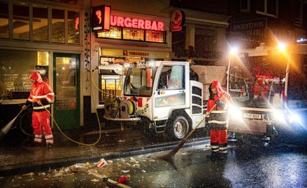 Sprzątanie po sylwestrze w Amsterdamie