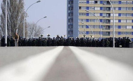 Niemcy. Policja czekająca na demonstracje przeciwników NATO
