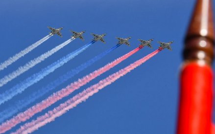 Silnie opancerzony i uzbrojony samolot szturmowy Su-25