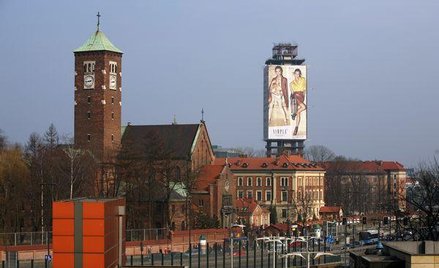 Jak długo jeszcze szkielet wieżowca w centrum Krakowa będzie służyć jedynie wielkoformatowej reklami
