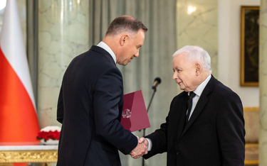 Andrzej Duda nie ogłasza terminu wyborów, co jest na rękę partii Jarosława Kaczyńskiego