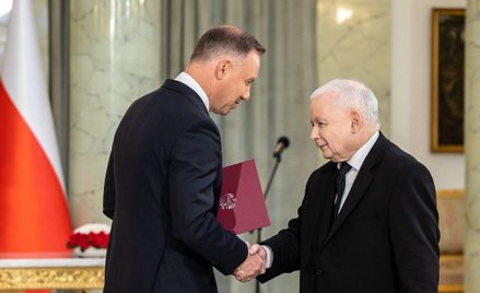 Andrzej Duda nie ogłasza terminu wyborów, co jest na rękę partii Jarosława Kaczyńskiego