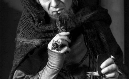 Sir John Gielgud jako Shylock, zatroskany i okrutny skąpiec