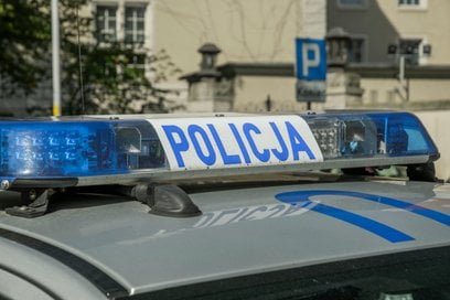 Proboszcz parafii zaatakował bezdomnego siekierą i podpalił go