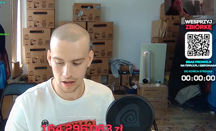 Influencer Piotr „Łatwogang” Garkowski podczas zbiórki na fundację Cancer Fighters