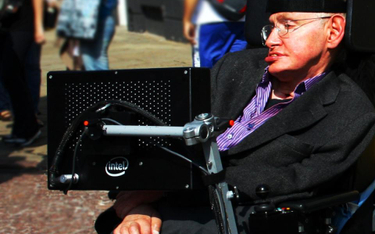 Stephen Hawking zagłosuje przeciw partii Theresy May