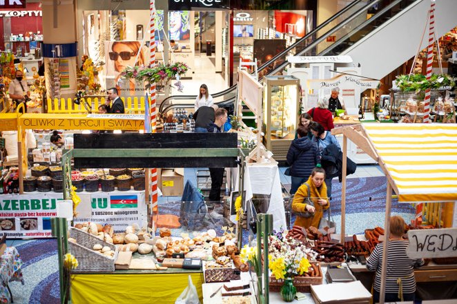 Oferta spożywcza jarmarku skupia się na produktach lokalnych o wysokiej jakości.