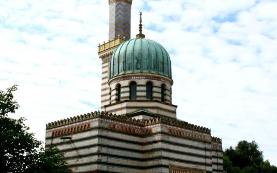 Budynek w kształcie meczetu w poczdamskim parku. W Niemczech tylko nieliczne meczety mają kopuły i m