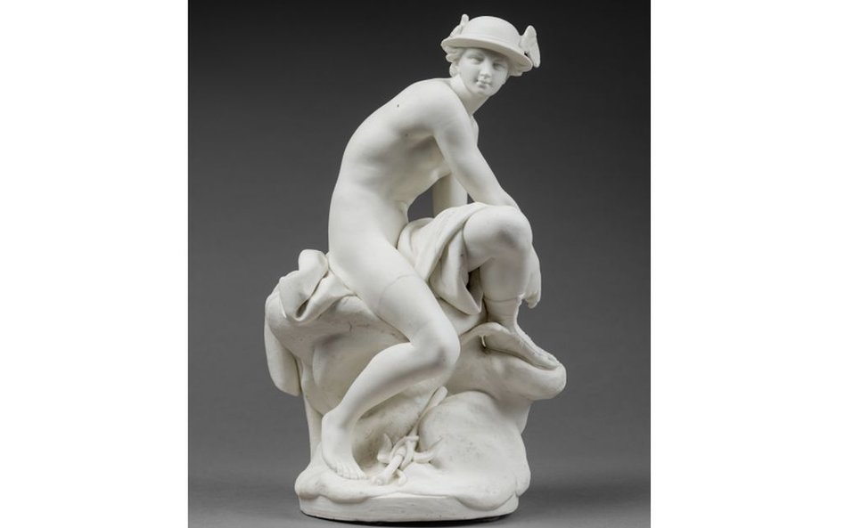 Jean-Baptiste Pigalle, Merkury zawiązujący sandał, królewska manufaktura porcelany w Sevres, 1770-17