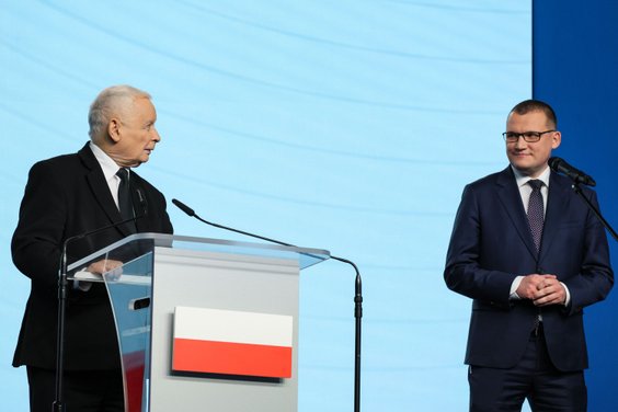 Prezes PiS Jarosław Kaczyński oraz poseł Paweł Szefernaker, szef sztabu Karola Nawrockiego, na konfe