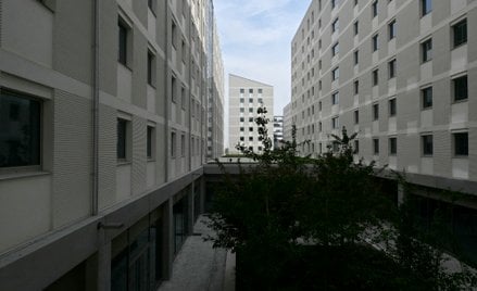 Kompleks budynków to projekt amerykańskiej pracowni amerykańska pracownia architektoniczna Skidmore,