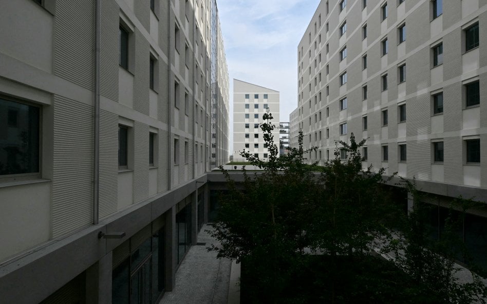 Kompleks budynków to projekt amerykańskiej pracowni amerykańska pracownia architektoniczna Skidmore,