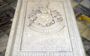 Nagrobek Eryka I Pomorskiego i figura przedstawiająca jego postać.